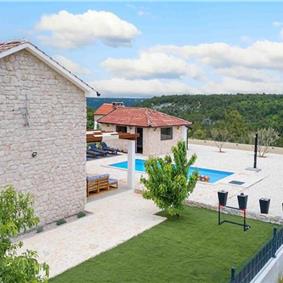 2 bedroom villa with pool near Skradin, sleeps 5